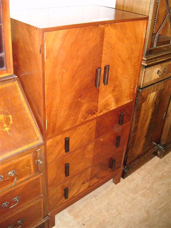 Art Deco walnut cabinet(-)